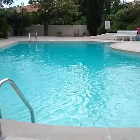 Apartment Rez-de-jardin Proche Et Centre *