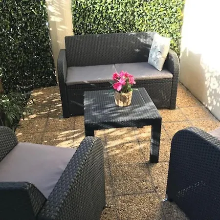 Apartment Rez-de-jardin Proche Et Centre